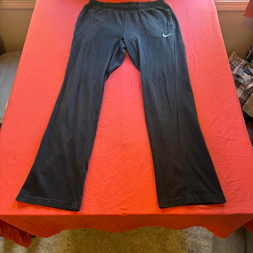 Nike Black Fleece Sweatpants 🖤🎨- Size M